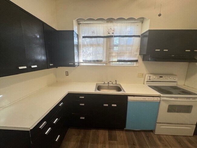 Building Photo - 3508 Grantley Rd