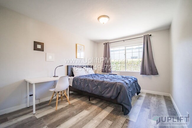 Building Photo - 4237 Swift Ave