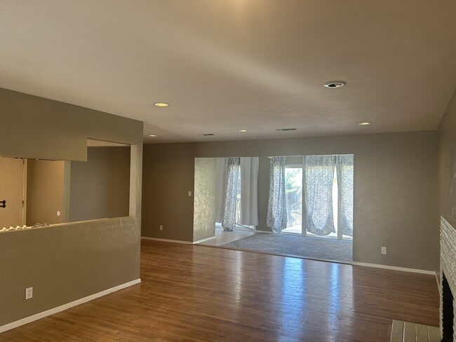 Building Photo - 137 Las Flores Ave