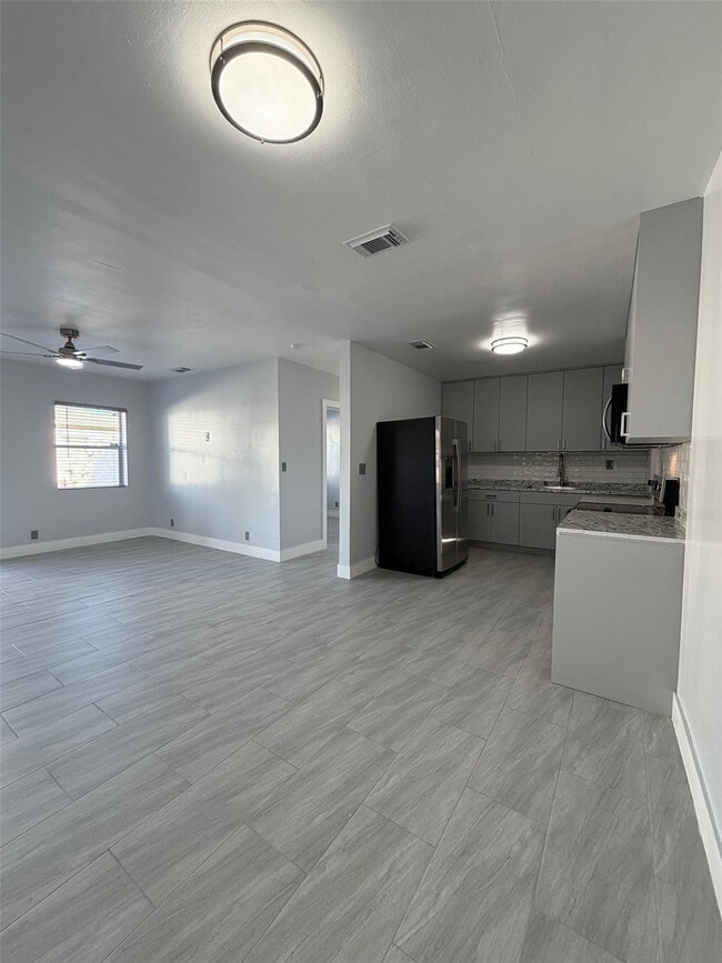 Building Photo - 1966 NE 177th St