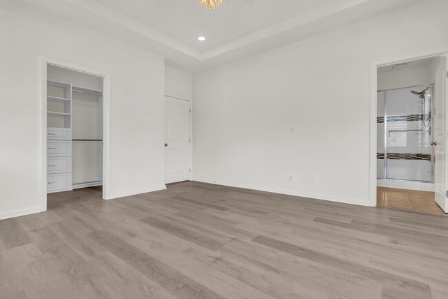 Building Photo - 72 Tulip