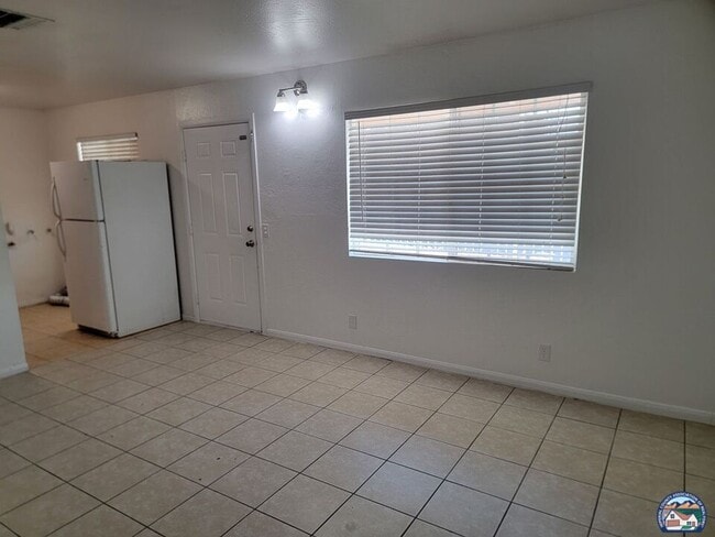 Building Photo - 162 W Alamo St