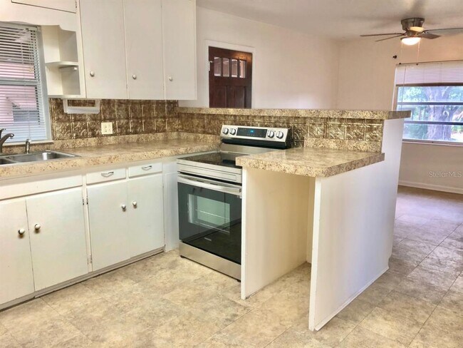 Building Photo - 1310 W Woodlawn Ave