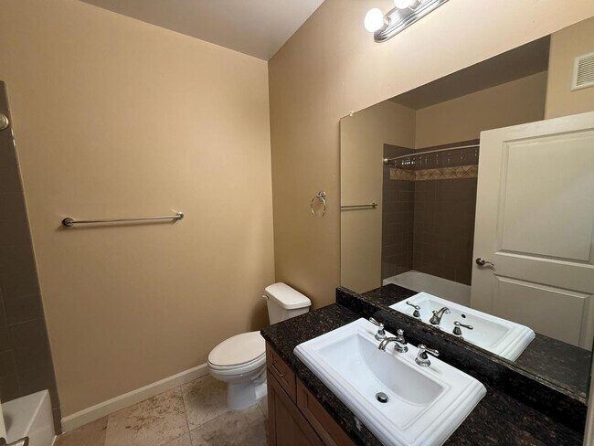 Building Photo - 7291 N Scottsdale Rd