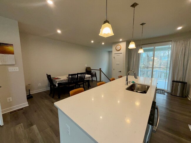 Building Photo - Welcome to the Village at Pine View!