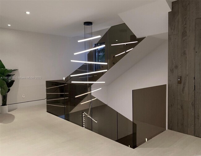 Building Photo - 3554 W Glencoe St