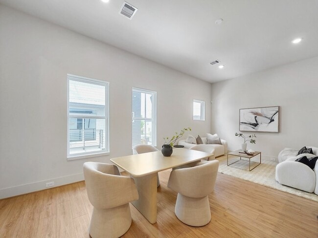 Building Photo - 859 Rachel St