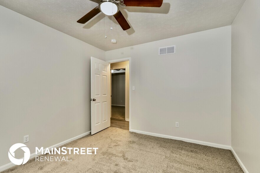 Building Photo - 9104 Royal Oak Dr