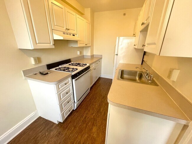 Building Photo - 1401 Beacon St
