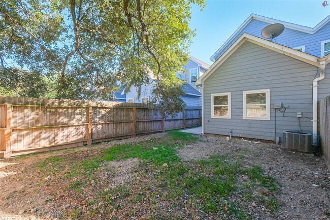 Building Photo - 3211 Avenue O