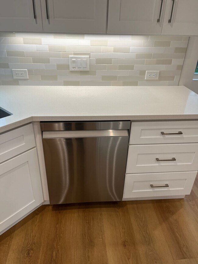Building Photo - Newly Remodeled - 4/2 Concord Rancher - Lo...