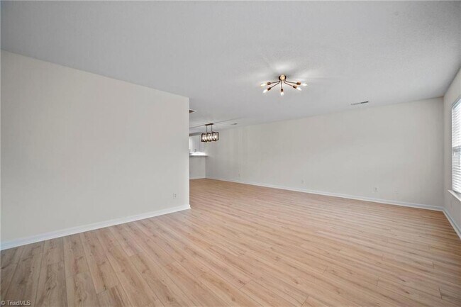 Building Photo - 4 Dunlevy Way