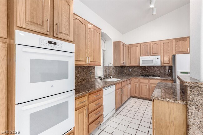 Building Photo - 2412 Shady Vista Dr