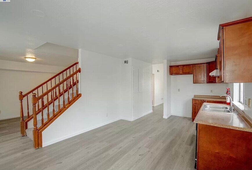 Building Photo - 3480 Briar Ln