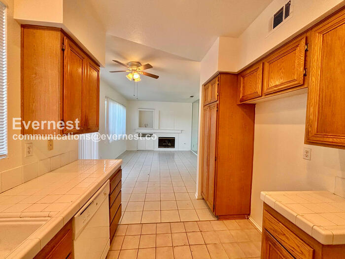 Building Photo - 27620 Parkside Dr