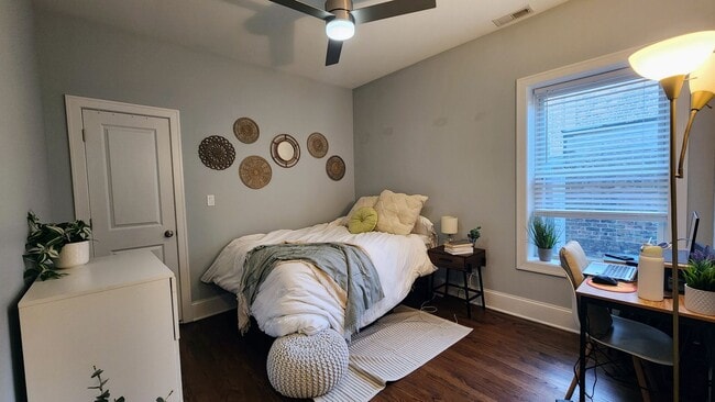 Building Photo - Gorgeous 2 bedroom in Lakeview