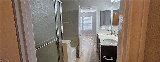 Building Photo - 395 Kensington Palace Ave