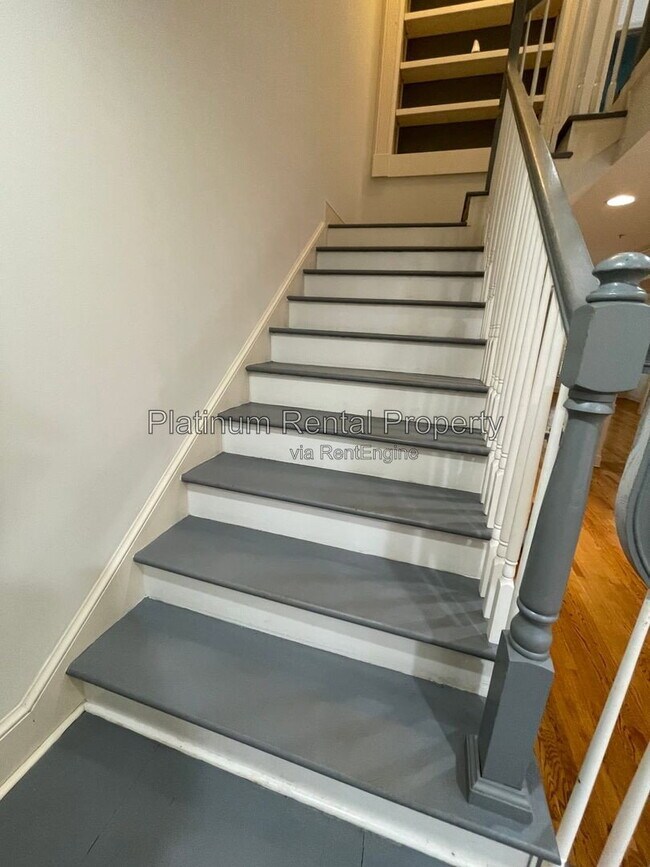 Building Photo - 1875 Adagio Dr