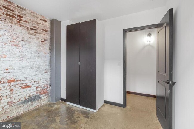 Building Photo - 1701 Tulip St