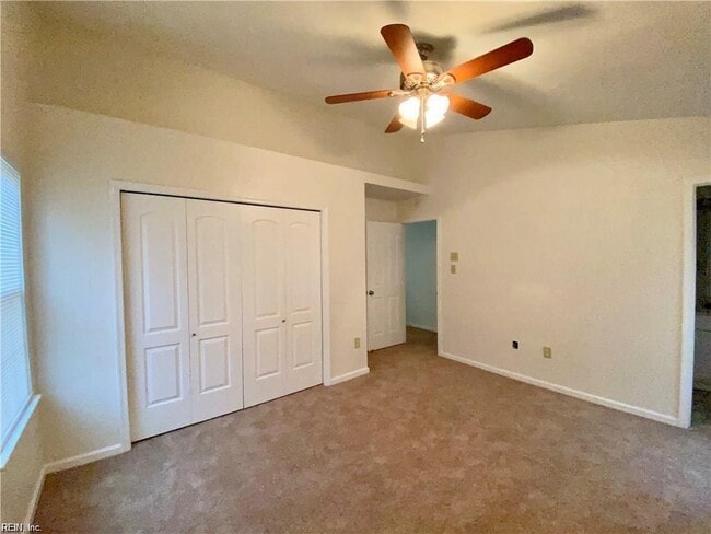 Building Photo - 420 Greenview Dr