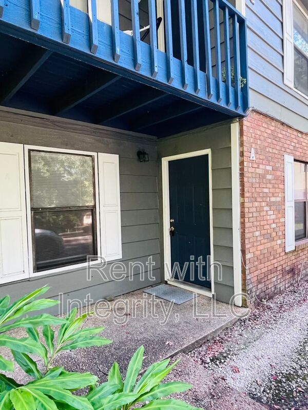 Building Photo - 581 Holyoke Ct