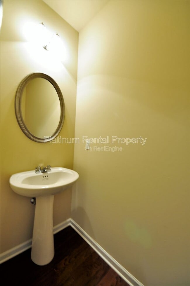 Building Photo - 1464 Wilford Dr NE