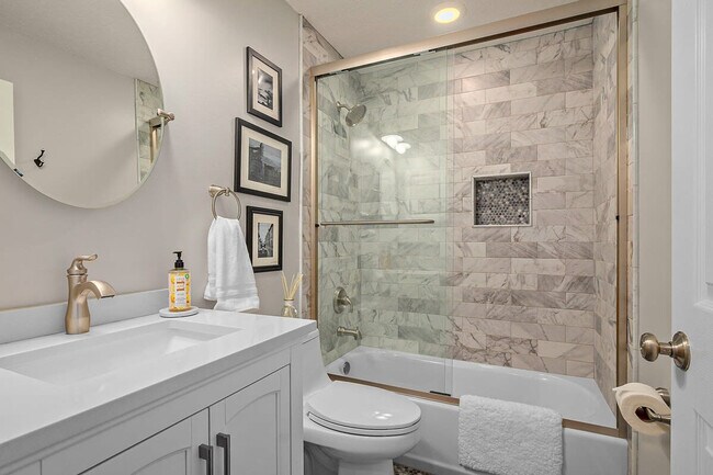 Building Photo - 27 Desoto Pl