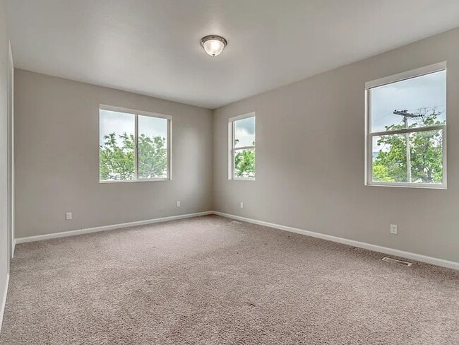 Building Photo - 3 Bedroom 2.5 Bathroom Home in Lehi!