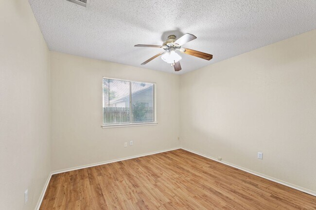 Building Photo - 1901 Prairie Knoll Ct