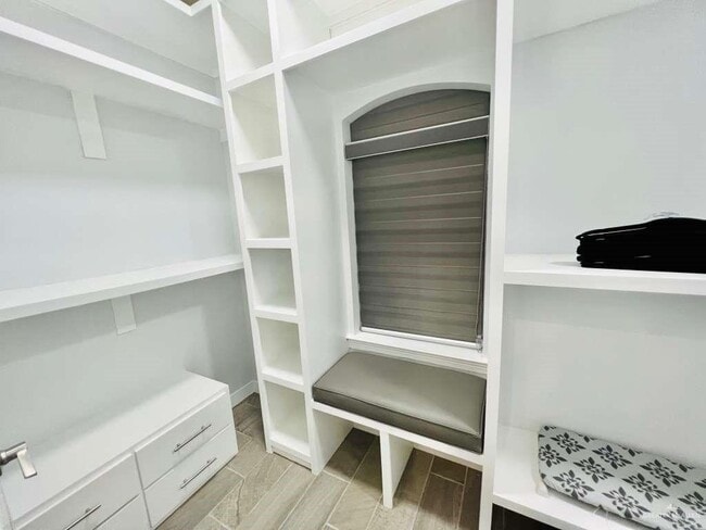 Building Photo - 27 Fir Ave