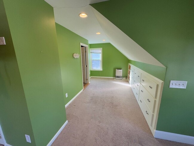 Building Photo - 11 River St