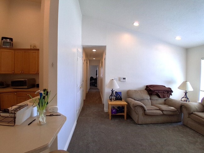 Building Photo - 1547 N 550 W