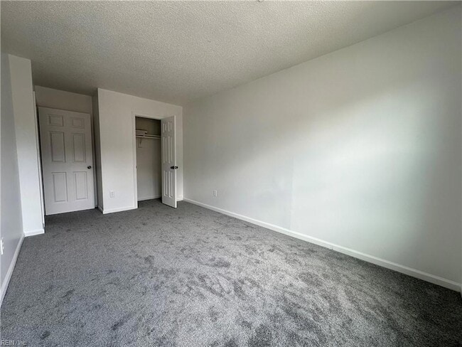 Building Photo - 3112 Radcliffe Ln N
