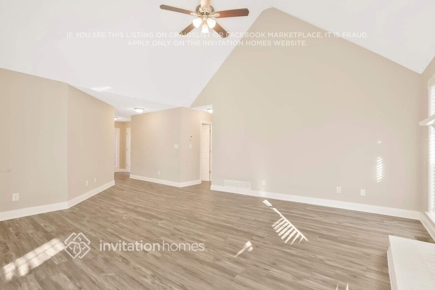 Building Photo - 300 Jasmine Dr