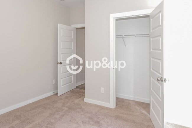Building Photo - Fantastic 3bd/2ba home! Let yourself in!