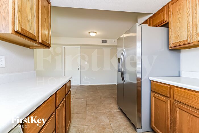 Building Photo - 4720 W Larkspur Dr