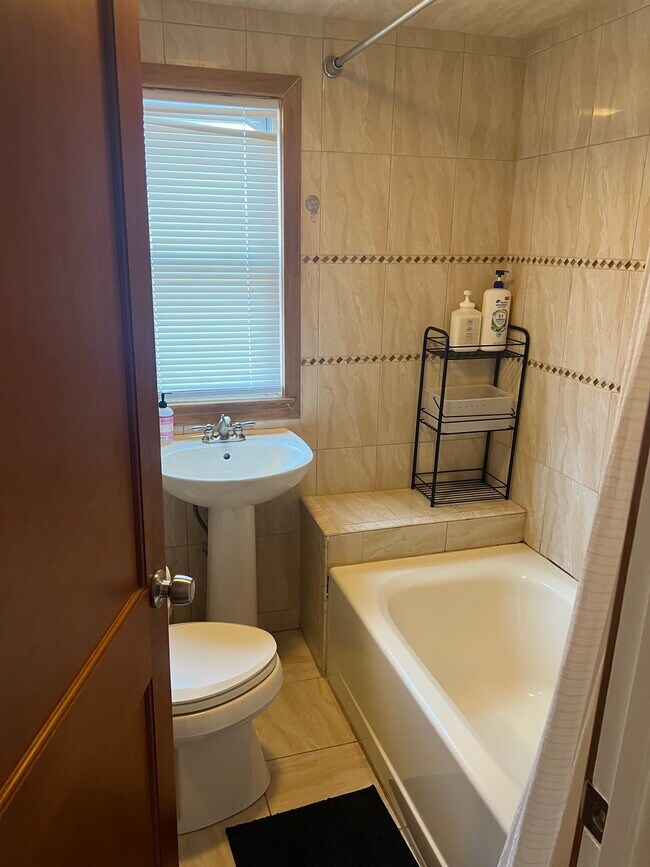 Building Photo - 24 Thurman St