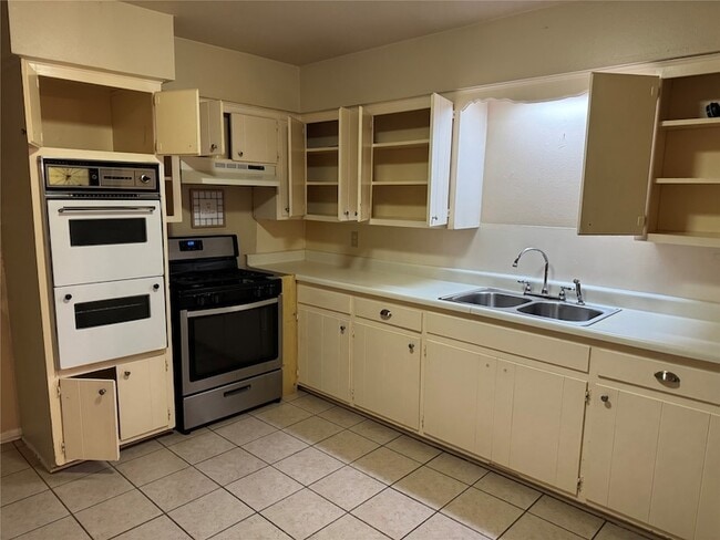 Building Photo - 609 Sunset Ln