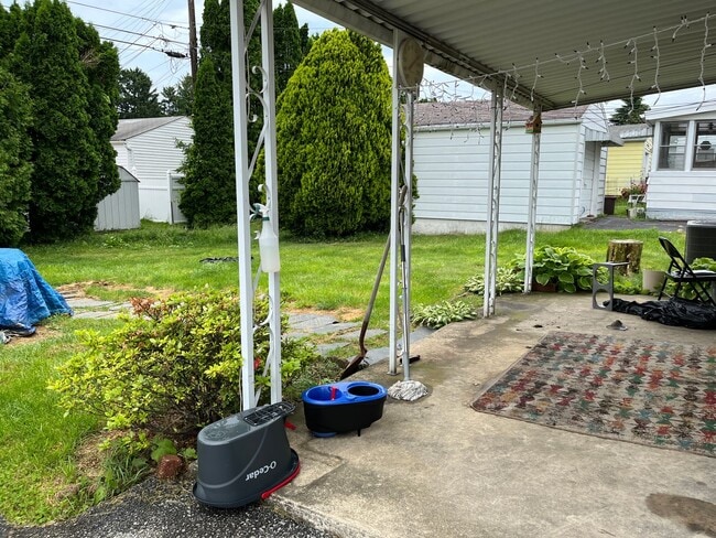 Building Photo - A newly remodeled 2-bedroom, 1-bathroom ranch home with central air and gas heat in a fantastic l...