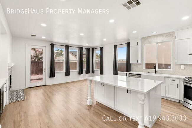 Building Photo - 1048 Sunset Crossing Point