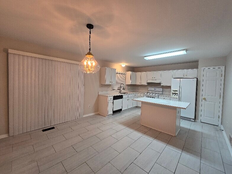 Building Photo - 16 Windbluff Ct