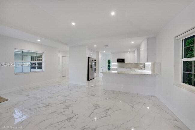 Building Photo - 52 Camden Dr