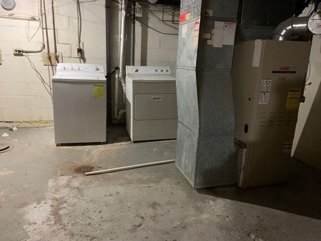 Building Photo - 1 Bed 1 Bath Duplex in Moorhead!