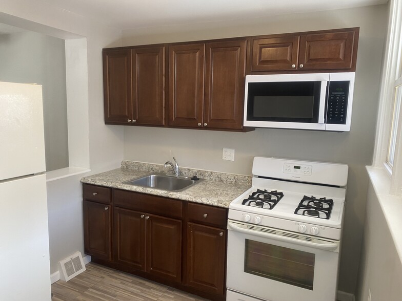Kitchen - 3241 Edgemont St