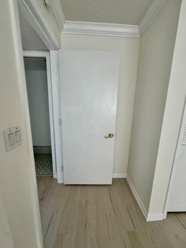 Building Photo - Live the ultimate beachside lifestyle!