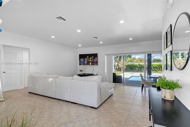 Building Photo - 15400 SW 84th Ave