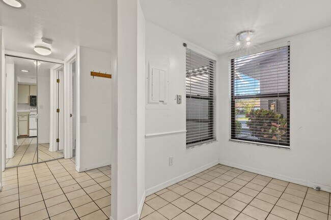 Building Photo - JK - Gulf access with dock and lift Boaters and Canal View Lover's Delight - 2 bedroom 2 bathroom...