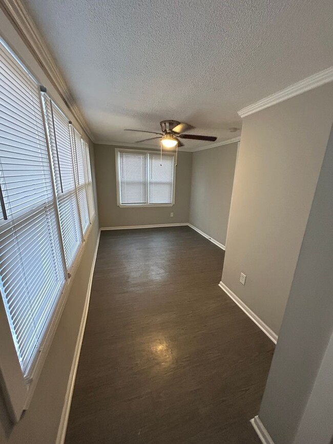 Building Photo - Available Now! RENT SPECIAL!! 3 Bed 1 Bath...