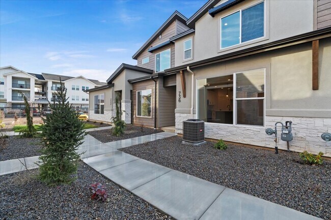 Building Photo - Brand New 3 Bed 2.5 Bath Townhouse With Many Amenities