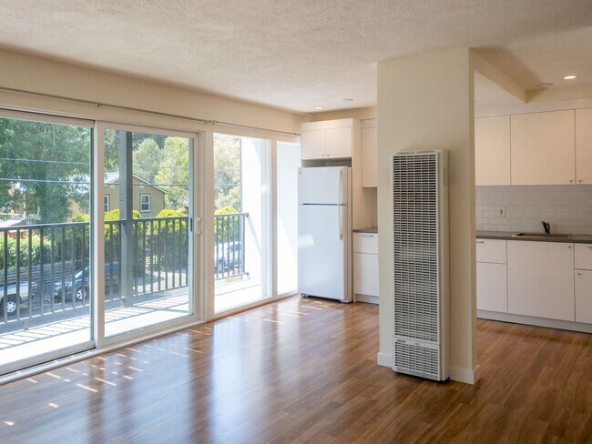 Building Photo - Tranquil 1BR/1BA Updated Unit! Tam Valley!...